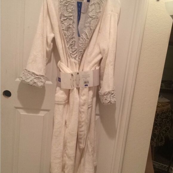 NEW Carole Hochman Ladies Long Full Length Plush Robe, Cream Beige Collar Cuff S - Picture 9 of 12